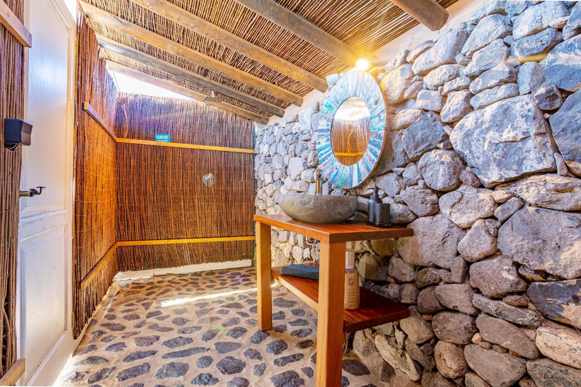 Finca De Arrieta Village - Yurts And Stone Cottages - Shared Pool - Walking Distance To Arrieta Beach - Eco Friendly Tabayesco Bagian luar foto