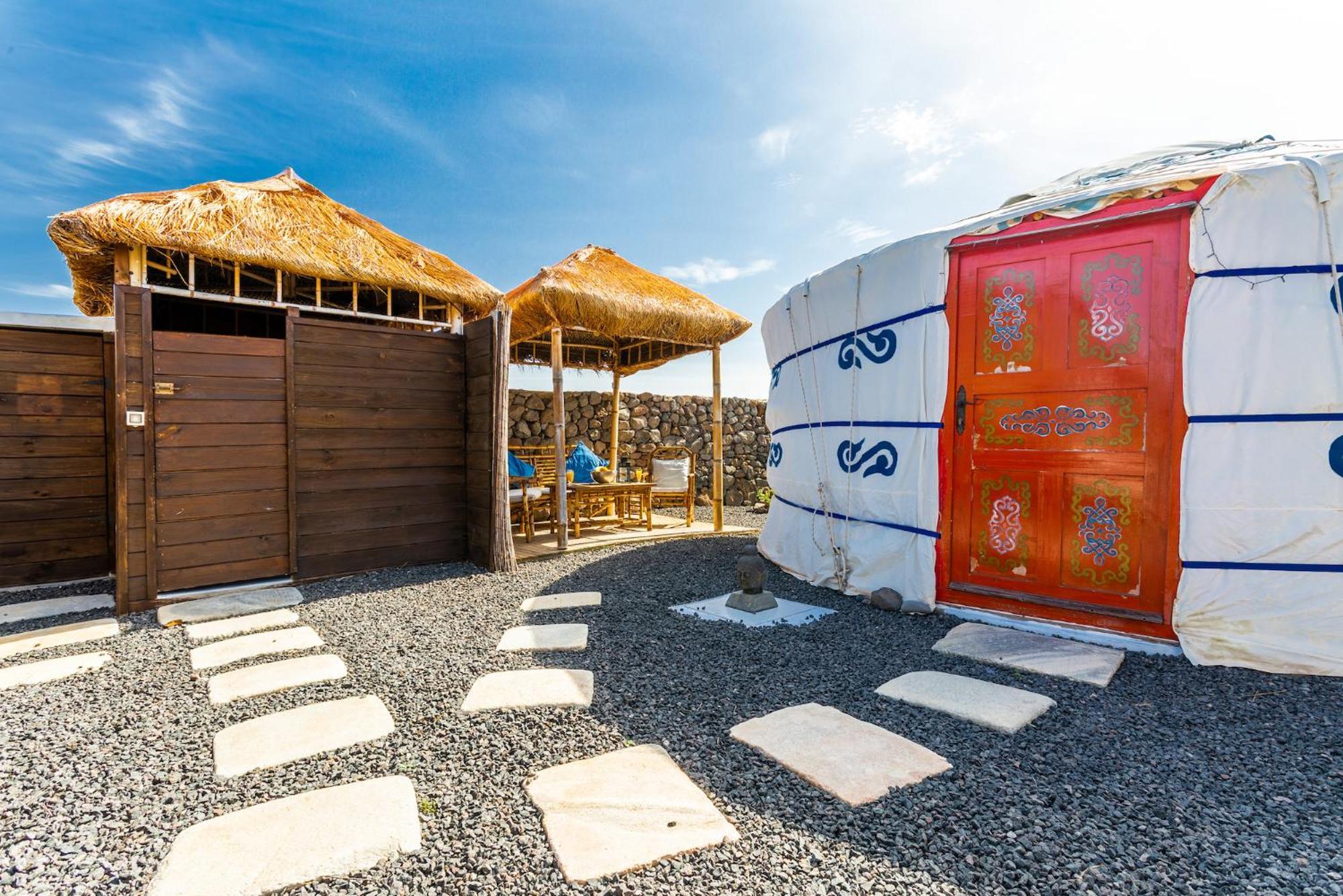 Finca De Arrieta Village - Yurts And Stone Cottages - Shared Pool - Walking Distance To Arrieta Beach - Eco Friendly Tabayesco Bagian luar foto