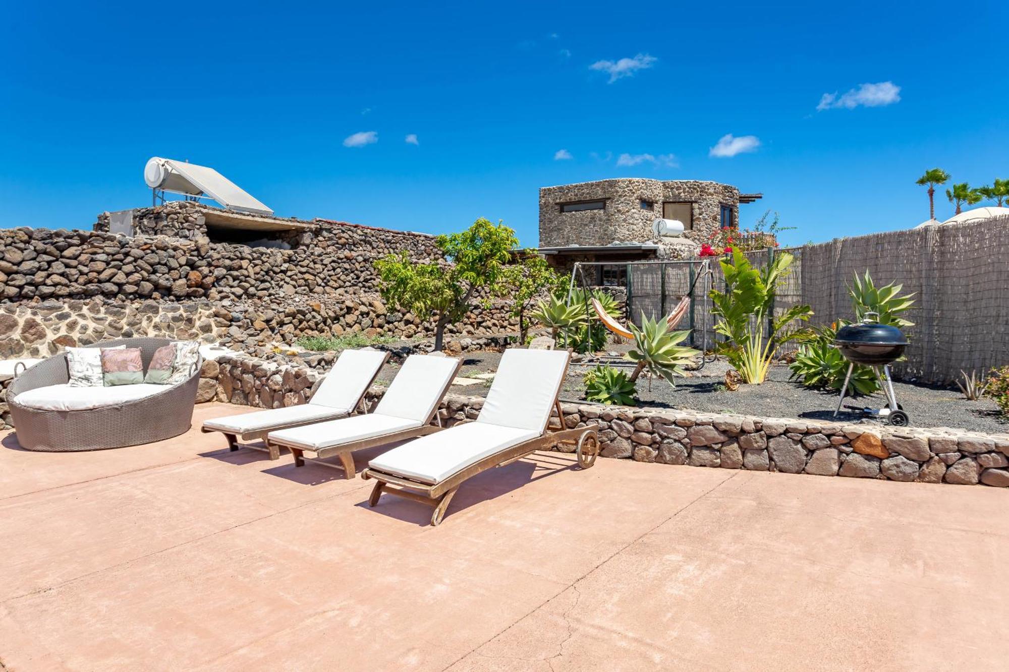 Finca De Arrieta Village - Yurts And Stone Cottages - Shared Pool - Walking Distance To Arrieta Beach - Eco Friendly Tabayesco Bagian luar foto