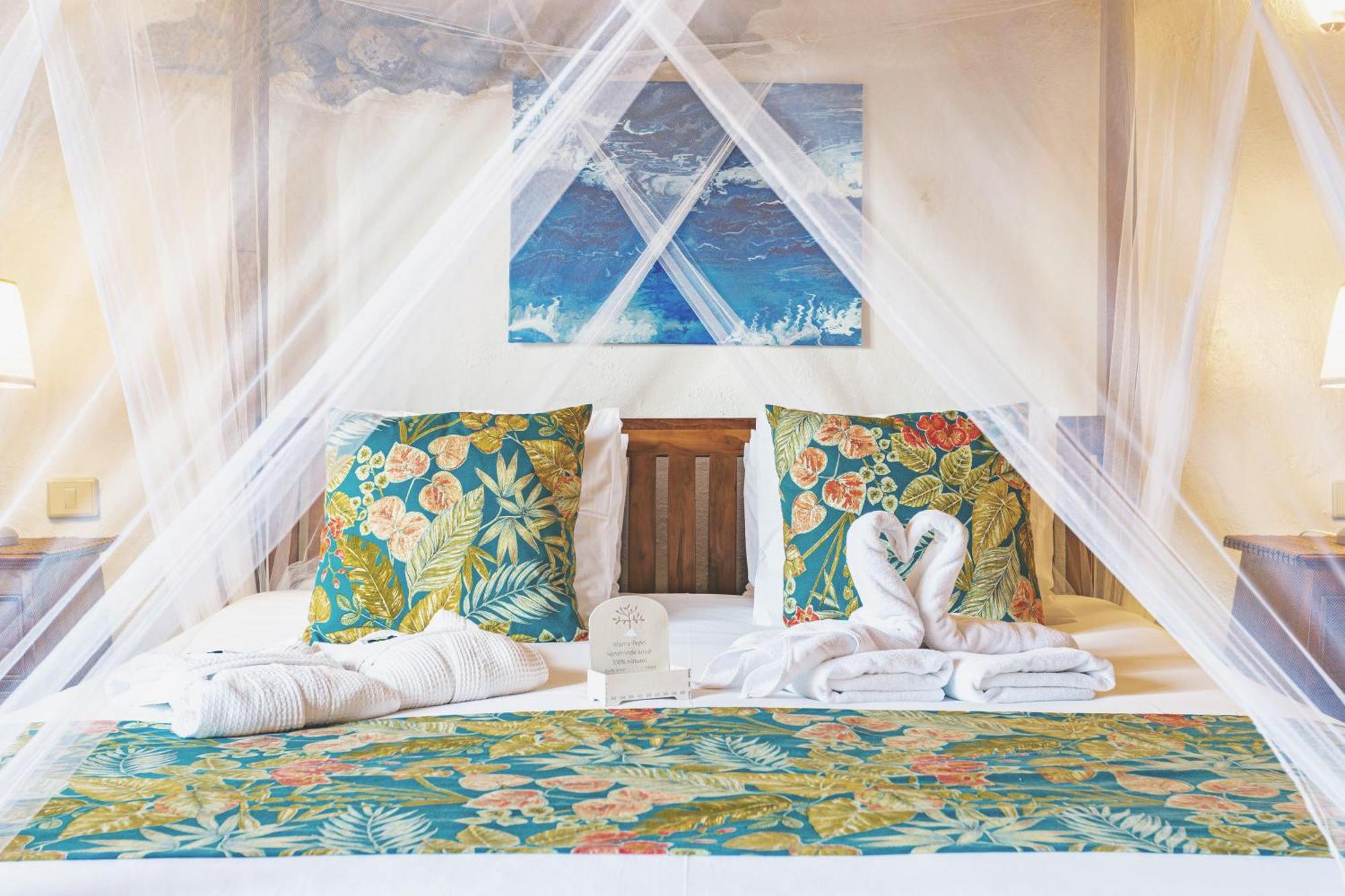 Finca De Arrieta Village - Yurts And Stone Cottages - Shared Pool - Walking Distance To Arrieta Beach - Eco Friendly Tabayesco Bagian luar foto