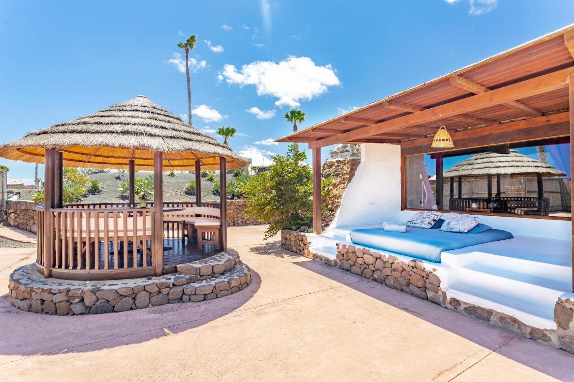 Finca De Arrieta Village - Yurts And Stone Cottages - Shared Pool - Walking Distance To Arrieta Beach - Eco Friendly Tabayesco Bagian luar foto